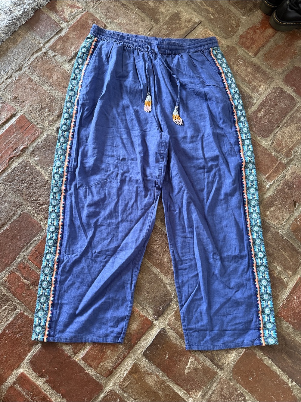 ⭐️ Farm Rio Embroidered Pants⭐️ - Picture 4 of 7